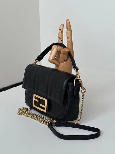 شنطة فندي baguette 19cm 12cm