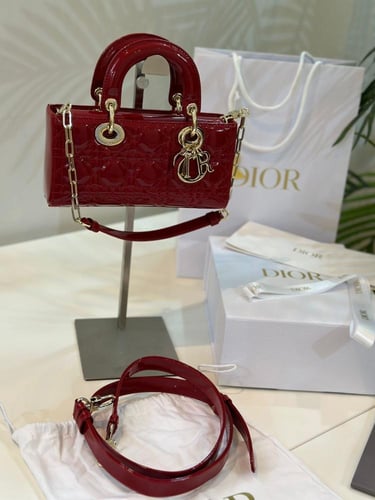 جوي ديور احمر