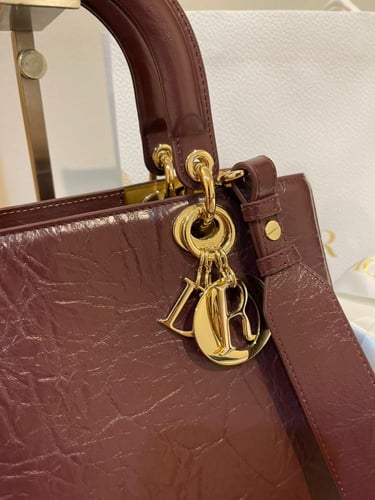 شنطة ليدي ديور عنابي