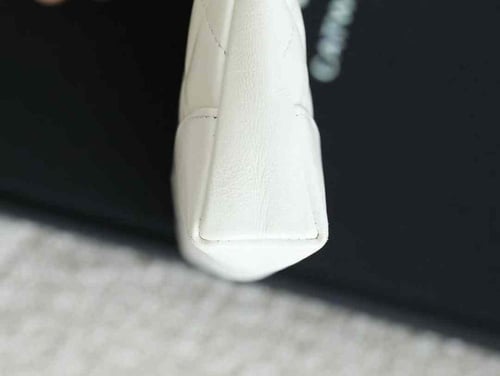 شنطة شانيل ابيض