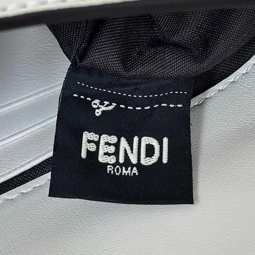 شنطة فندي baguette 19cm 12cm