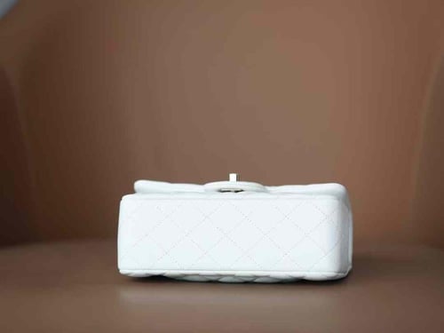 شنطة شانيل ابيض