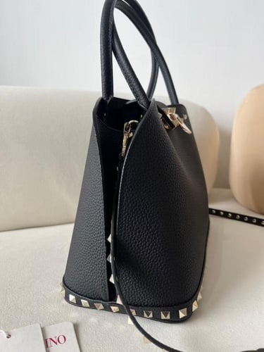 شنطة Rockstud 28cm 21cm