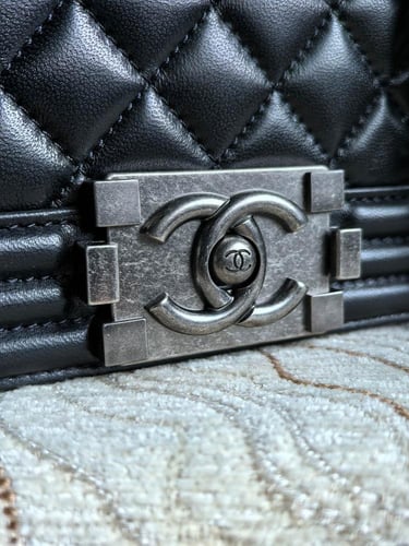 شانيل Leboy اسود