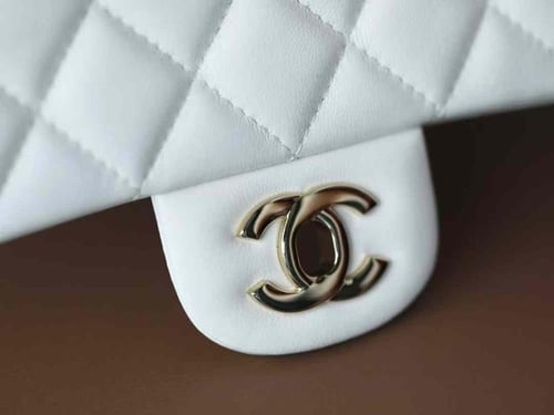 شنطة شانيل ابيض