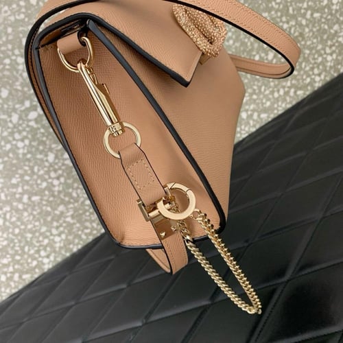 شنطة فالنتينو