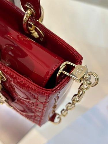 جوي ديور احمر