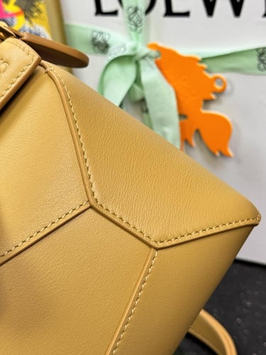 شنطة puzzle 24cm LOEWE