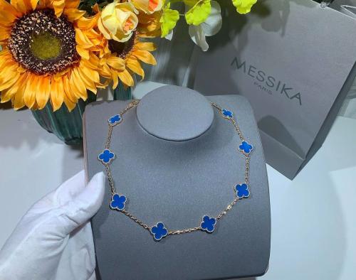 عقد فان كليف ذهب