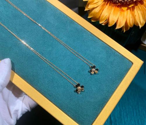 سلسال فان كليف (ذهب و الماس)