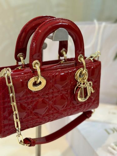 جوي ديور احمر