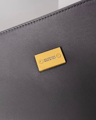 شنطة بالنسياقا