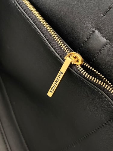 شنطة بالنسياقا