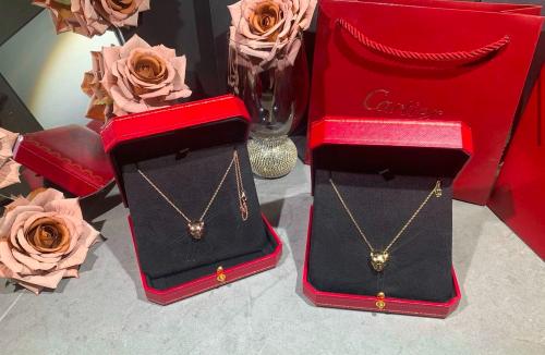 عقد كارتير ذهب