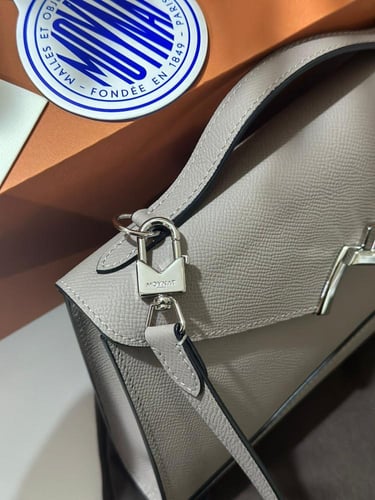 شنطة moynat