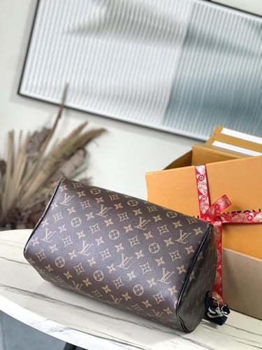 شنطة 30cm 21cm LV