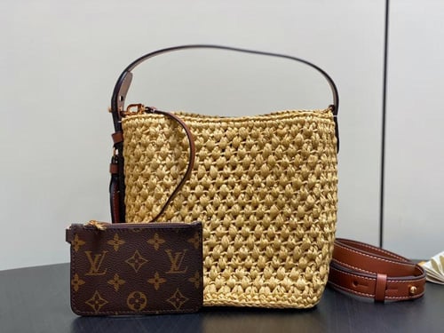 شنطة LV 18cm 16cm