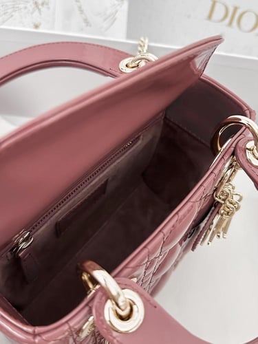 ليدي ديور وردي غامق mini 17cm