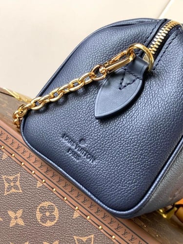 شنطة LV كحلي