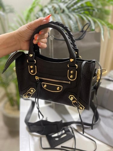 شنطة بالنسياقا