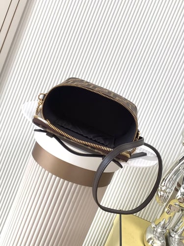 شنطة فندي vanity 16cm