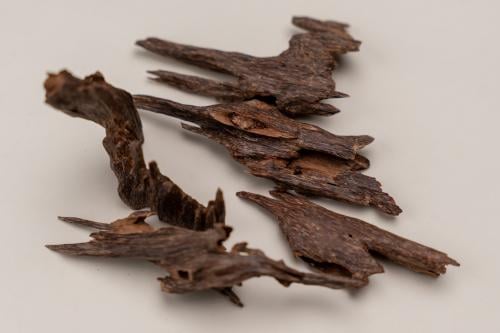 كسر عود هندي زورا