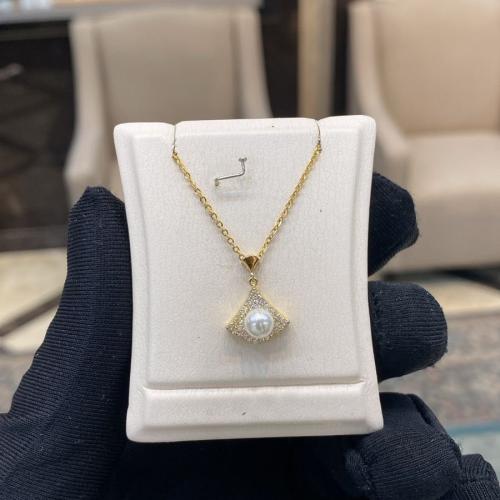 Silver necklace with the pearl