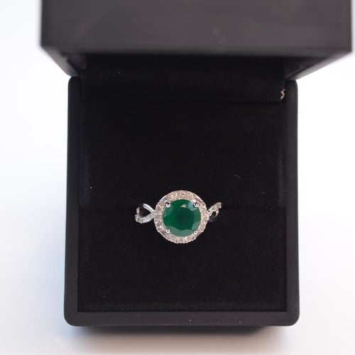 خاتم الماس مع حجر الزمرد