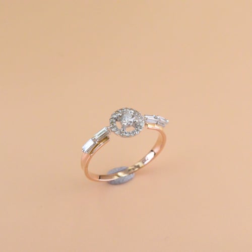 خاتم (مرصع بالألماس)