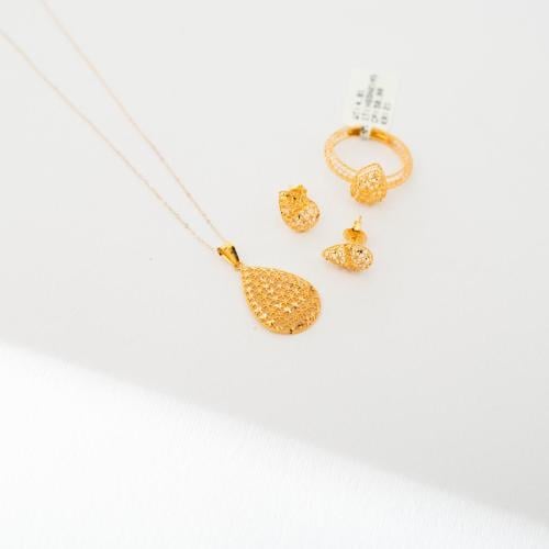 طقم ذهب خاتم وحلق و عقد عيار 21