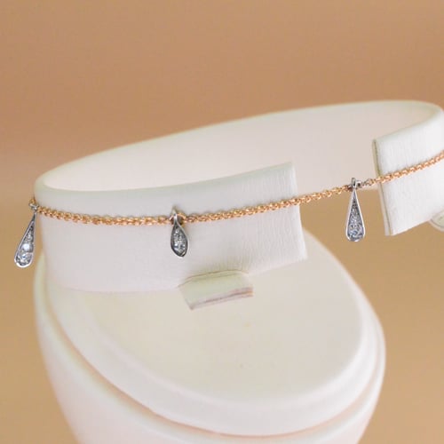 اسوارة (مرصعة بالماس)