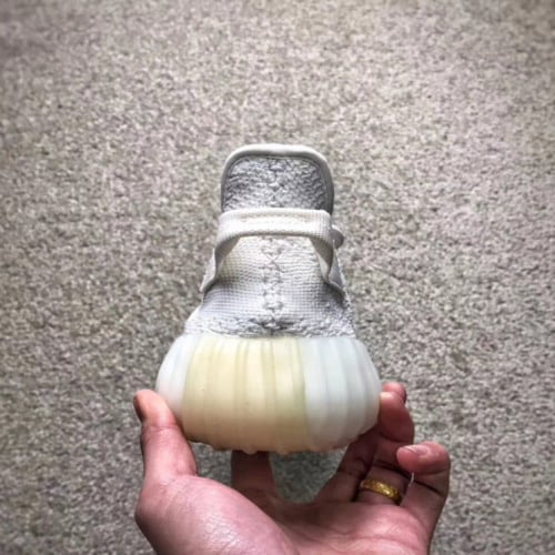 تسليم فوري Adidas Yeezy Boost 350 V2 White