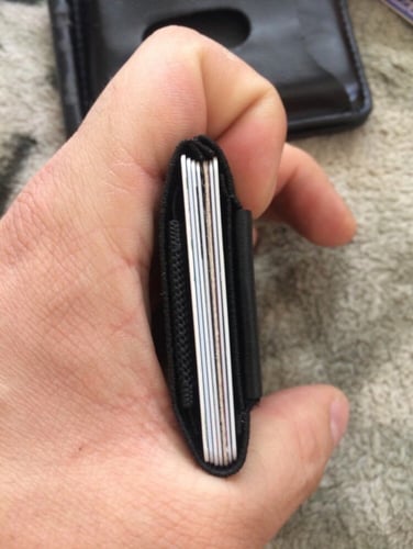 محفظة بطايق صغيرة بشريط سحب