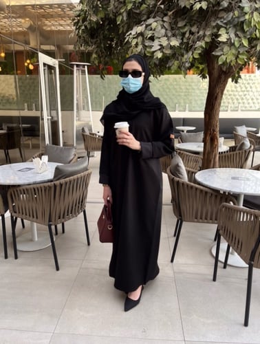 عباية سوده اكمام شك - قماش كتان