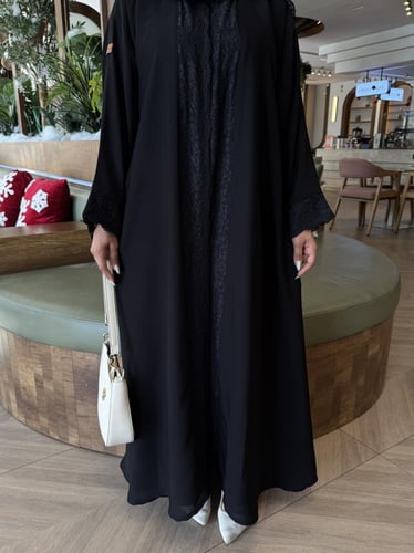 عباية دانتيل بالكم والوسط قماش انترنت - نص كلوش