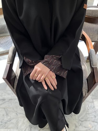 عباية الكم بكلفة ملونة نص كلوش - قماش كريب واقف