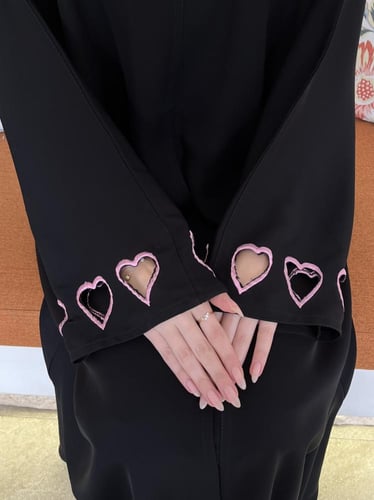 عباية تطريز قلوب - قماش انترنت