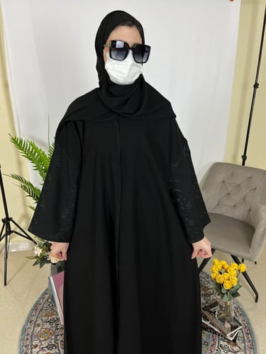 عباية تطريز غصن اسود نص كلوش -قماش كريب