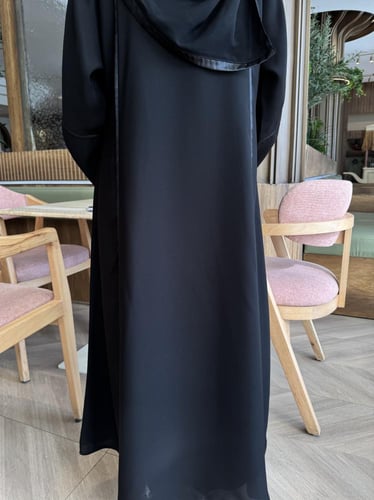 عباية بخطوط سوداء من الخلف والأمام ربع كلوش - قماش...