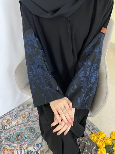 عباية تطريز وردات كحلي - قماش ملكي