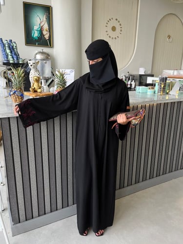 عباية تطريز عنابي - قماش كريب امريكي