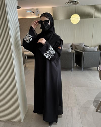 عباية تطريز ابيض مع شيفون بالكم نص كلوش - قماش انت...