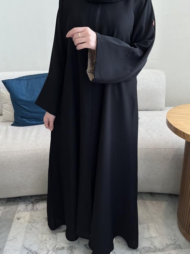 عباية الكم قلاب بيج مورد بـ اصفر نص كلوش - قماش ان...