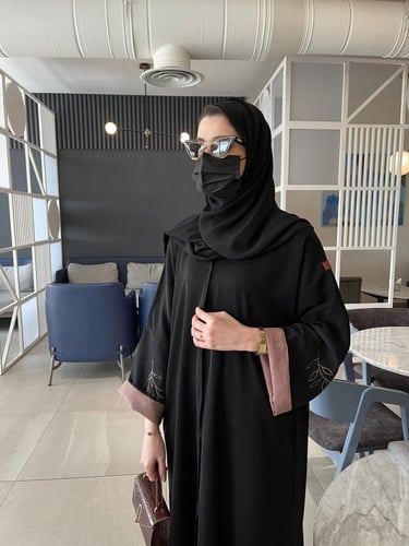 عباية بالكم تطريز ذهبي - قماش انترنت التطريز بالكم...