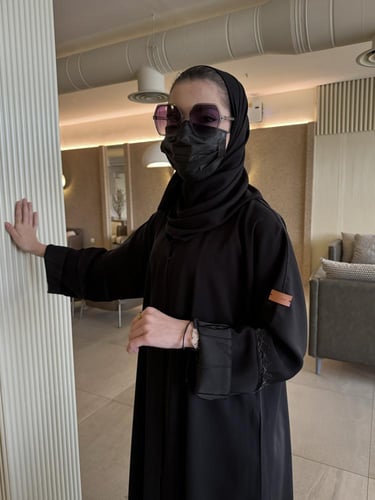 عباية الكم مطرز اسود قلاب - قماش انترنت