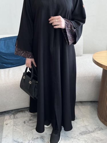 عباية الكم بكلفة ملونة نص كلوش - قماش كريب واقف