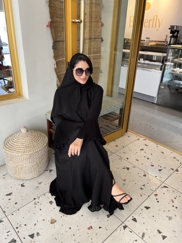 عباية كسرات من الاسفل والكم كلوش - قماش انترنت