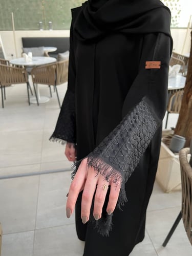 عباية اكمام اسود - قماش ملكي