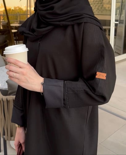 عباية سوده اكمام شك - قماش كتان