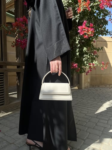 عباية نص لماع مع الكم نص كلوش - قماش كريب وقف